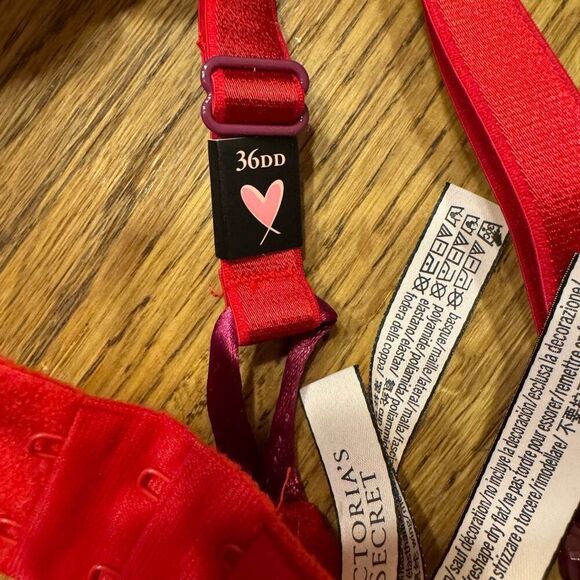 NWT Victoria’s Secret red lace push up bra (36DD) - Picture 4 of 5
